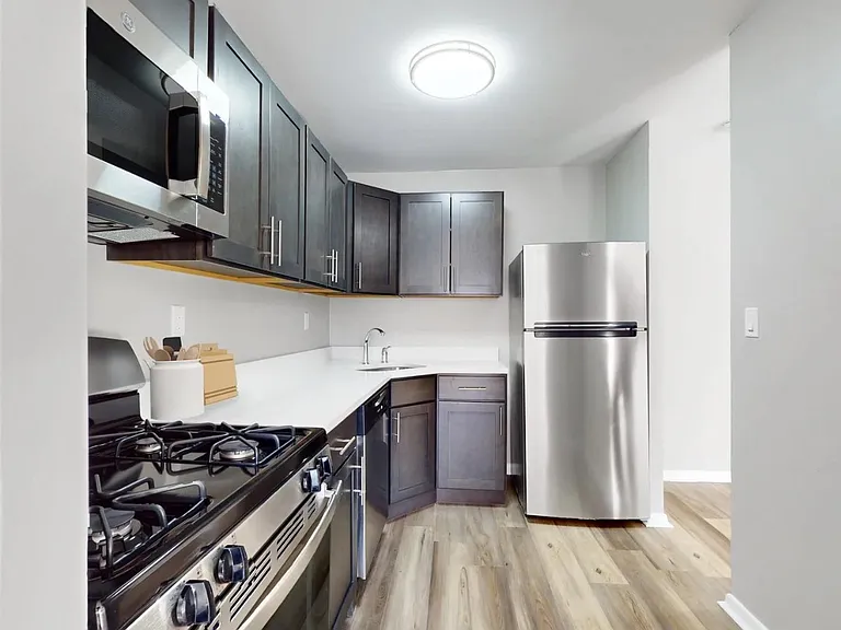 Concord Apartments — Photo 6