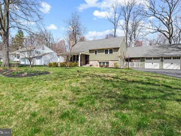 220 Hibbert Rd, North Wales, PA 19454