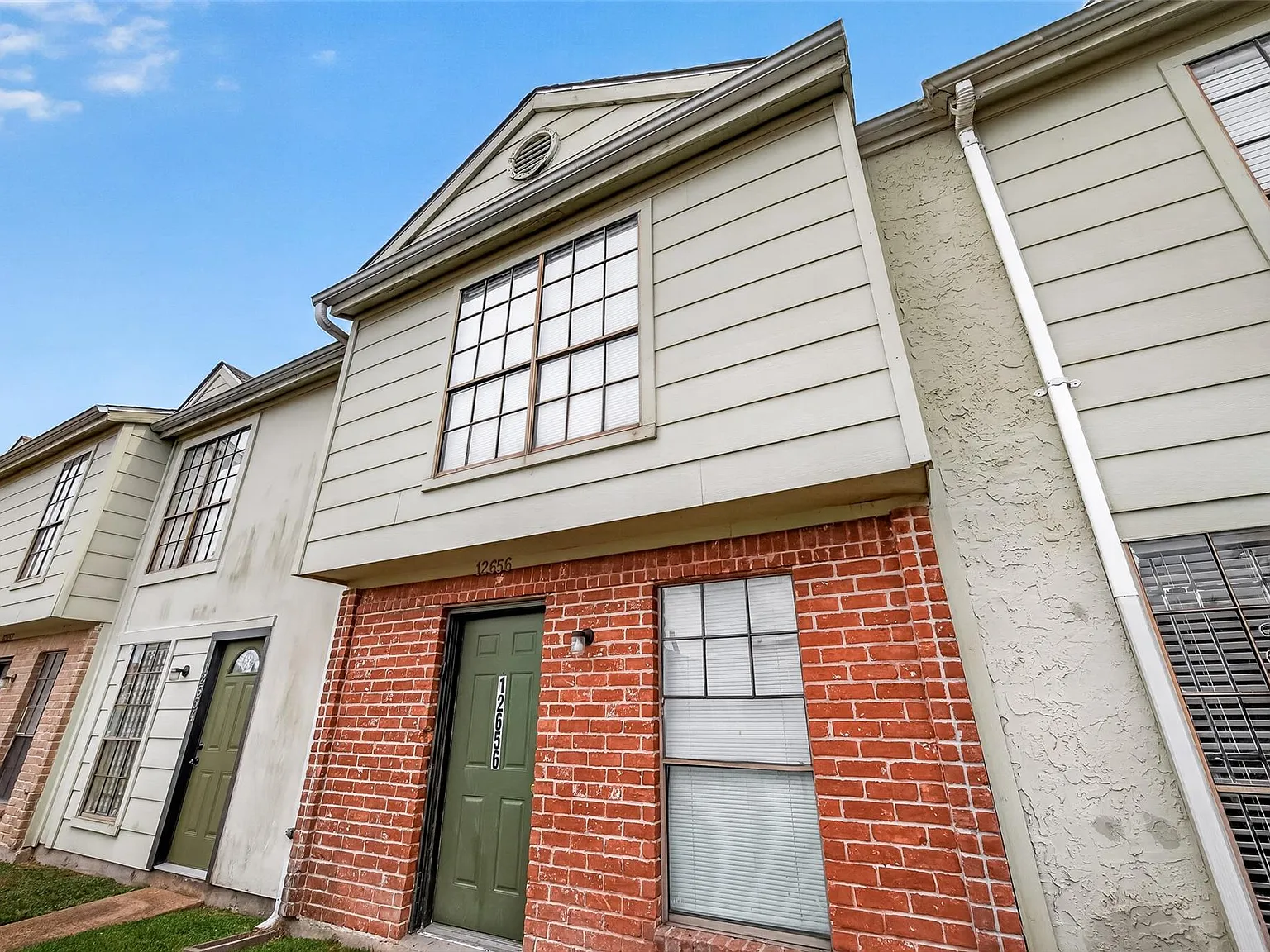 2 bed, 1.5 bath, 1120 sqft, $1,200 — Photo 2