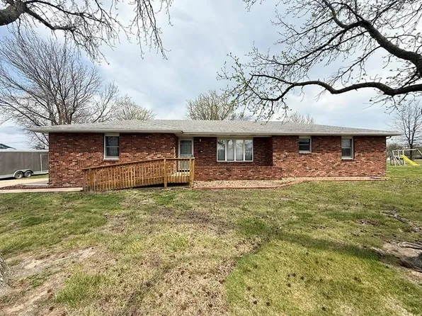 1303 S Forest St, El Dorado Springs, MO 64744