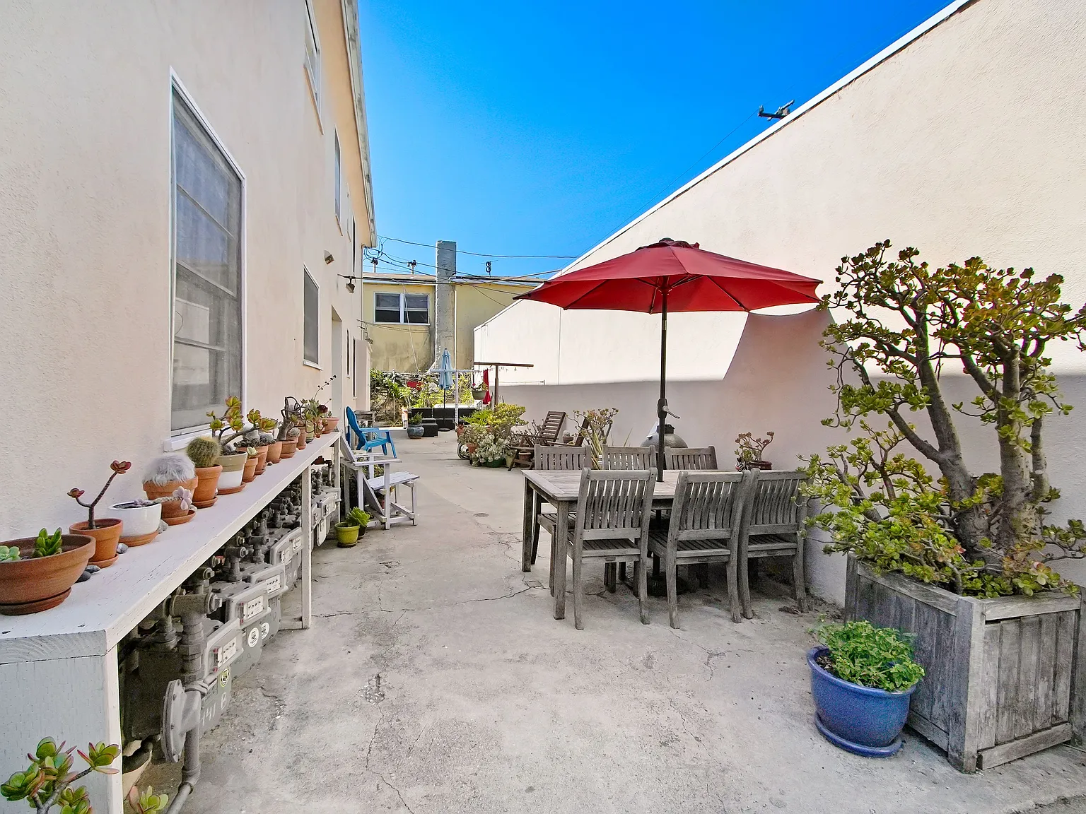 437 San Vicente — Photo 3