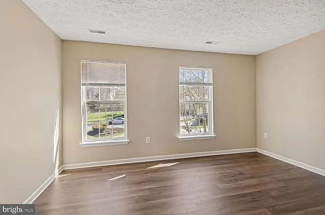8322 Lyndhurst St — Photo 23