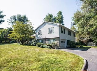 18 Meadow Ln, Norwich, CT 06360