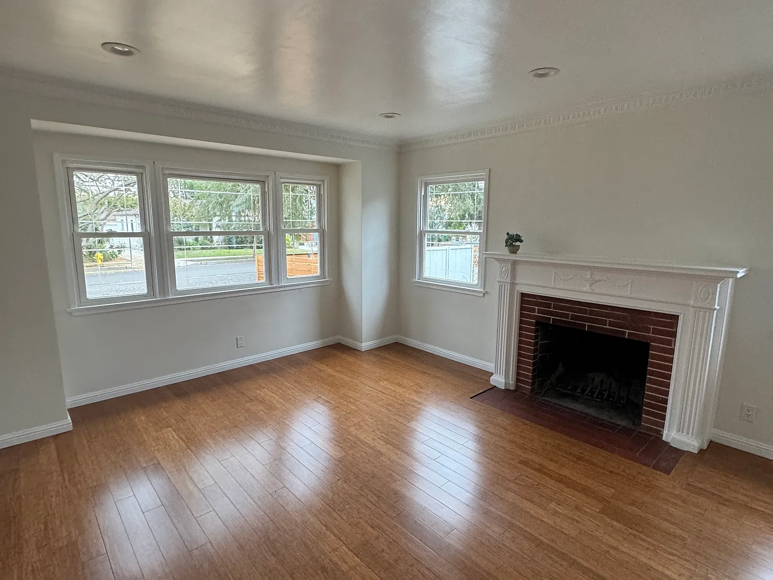 3 bed, 1127 sqft, $6,000 — Photo 2