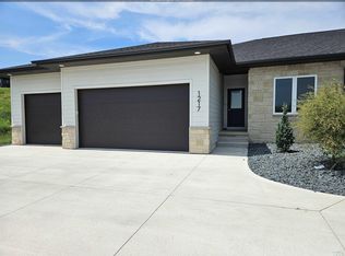 1217 Blackhawk Ct, Hinton, IA 51024
