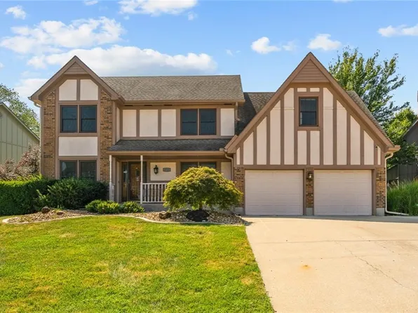 5722 Richards Cir, Shawnee, KS 66216