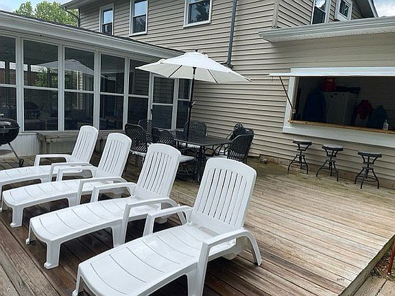 4th image of 303 Edgewater Dr