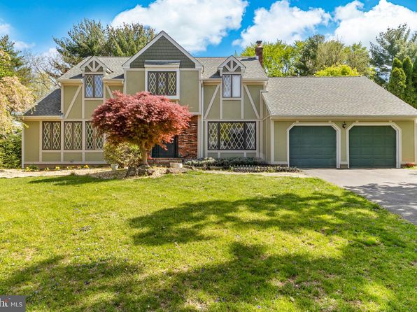 6 Laurel Wood Dr, Lawrence Township, NJ 08648