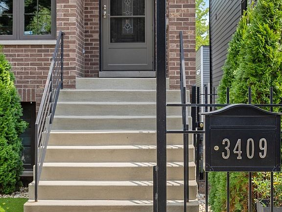 3rd image of 3409 S Calumet Ave