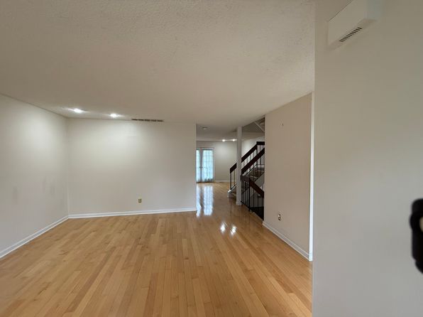 52 Constitution Ct