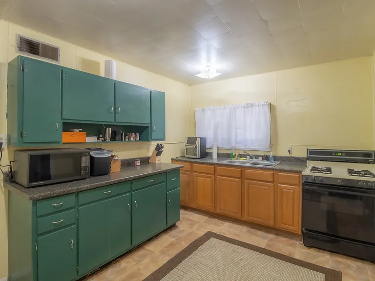 1022 Greenleaf St — Photo 2