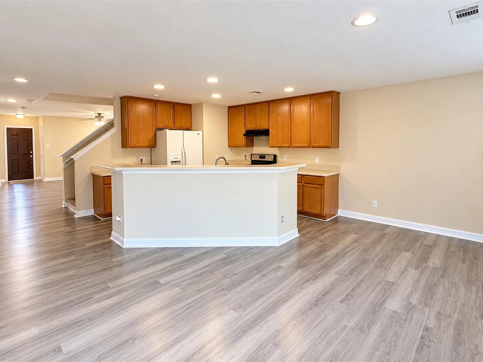 4 bed, 2.5 bath, 2102 sqft, $1,845 — Photo 3