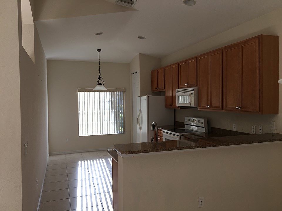 2nd image of 6250 Thames Pl #1