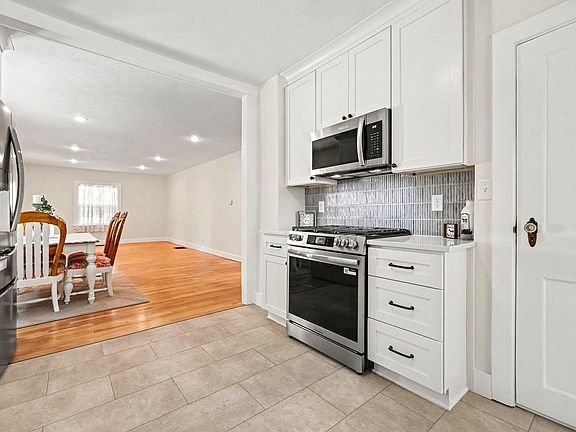 4th image of 9560 Bailey Dr NE