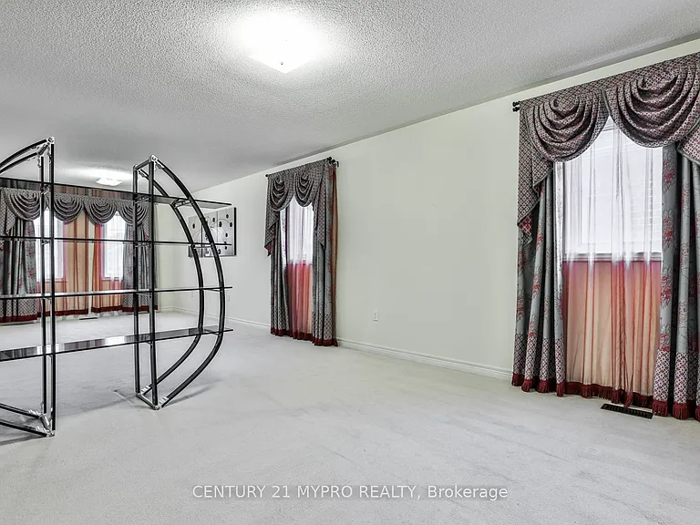 431 Woodspring Ave E — Photo 28