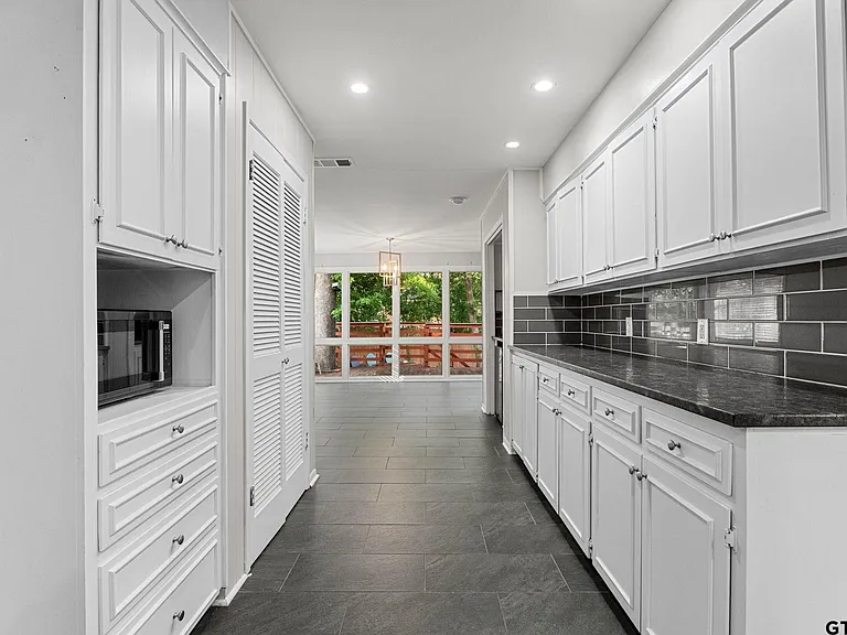 3200 Decharles St — Photo 11