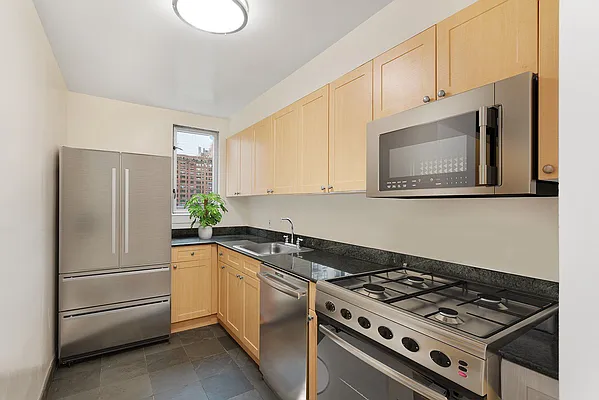 Rented by Keller Williams NYC | media 18