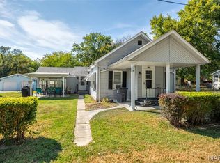 1105 Jefferson Ave, Staunton, IL 62088