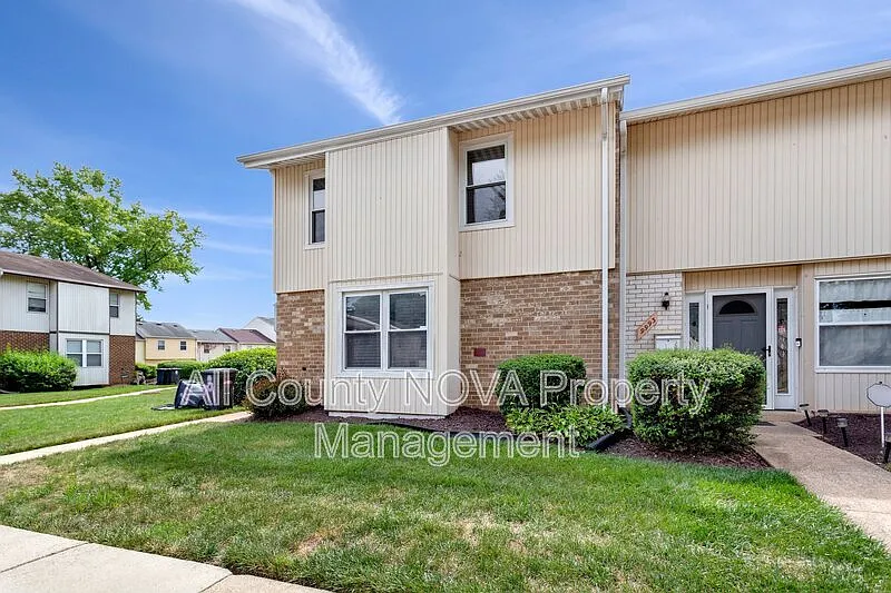 4 bed, 2.0 bath, 1648 sqft, $2,750 — Photo 2