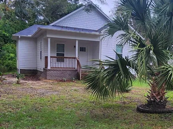 301 E Goodman St, Fair Bluff, NC 28439