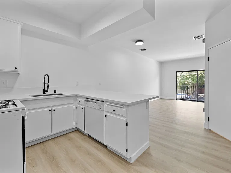 6606 Hazeltine Ave #108A — Photo 6