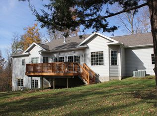 5517 High Ridge Ln, Platteville, WI 53818