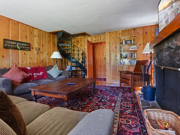 649 Brassie Ave — Photo 3