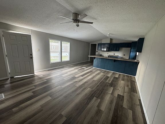 3rd image of 320 Rae St #127