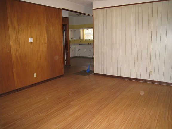 living room looking into kitchen