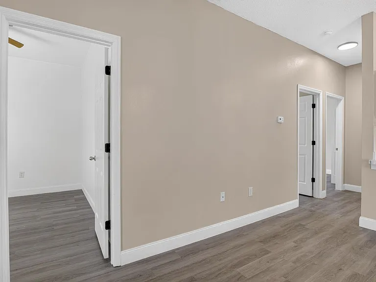 121 Aurelia Ct — Photo 22
