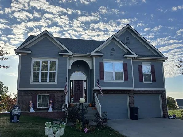 502 Alexandria Ct, Gower, MO 64454