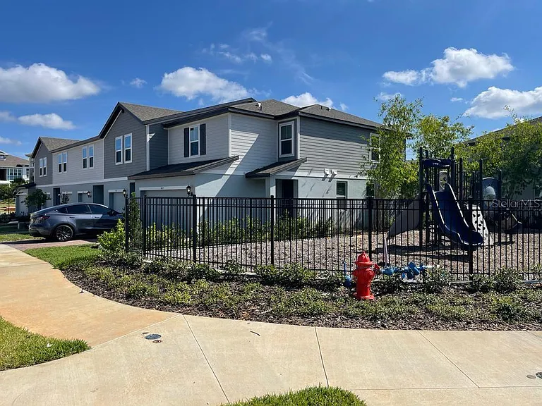 407 Legacy Loop — Photo 4