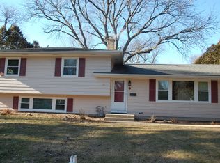 341 Sycamore Dr, Naperville, IL