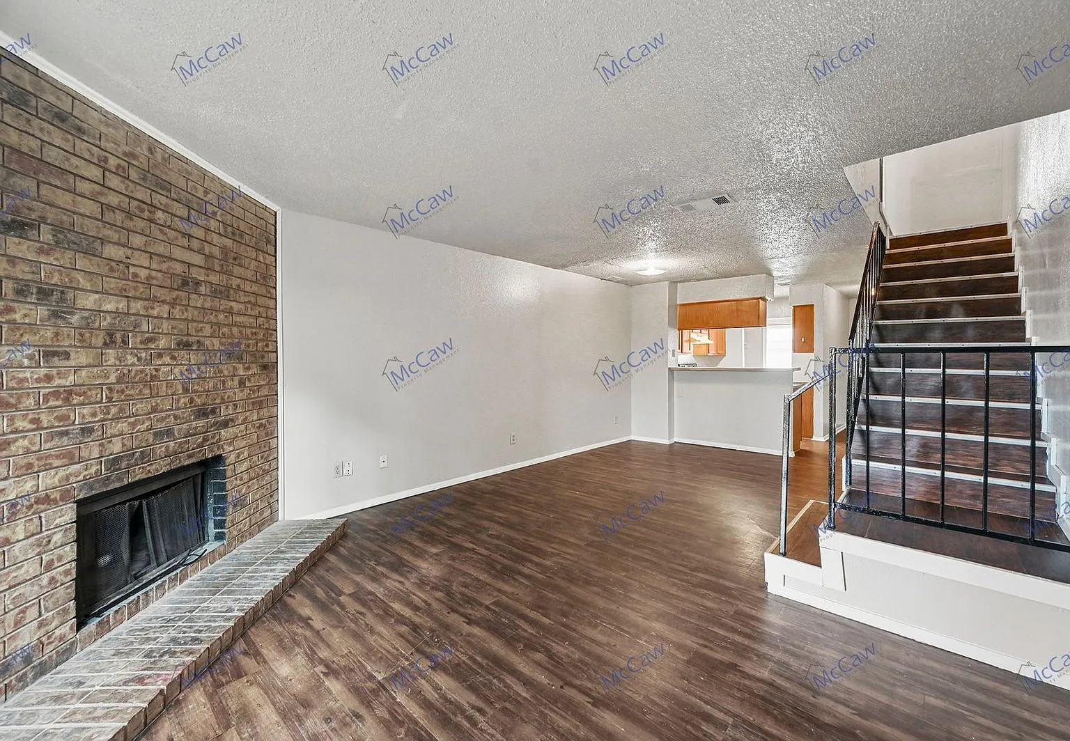 2 bed, 1.5 bath, 1110 sqft, $1,300 — Photo 4