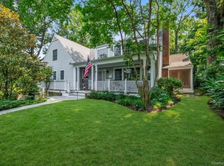 4 Sunset Ln, Port Washington, NY 11050