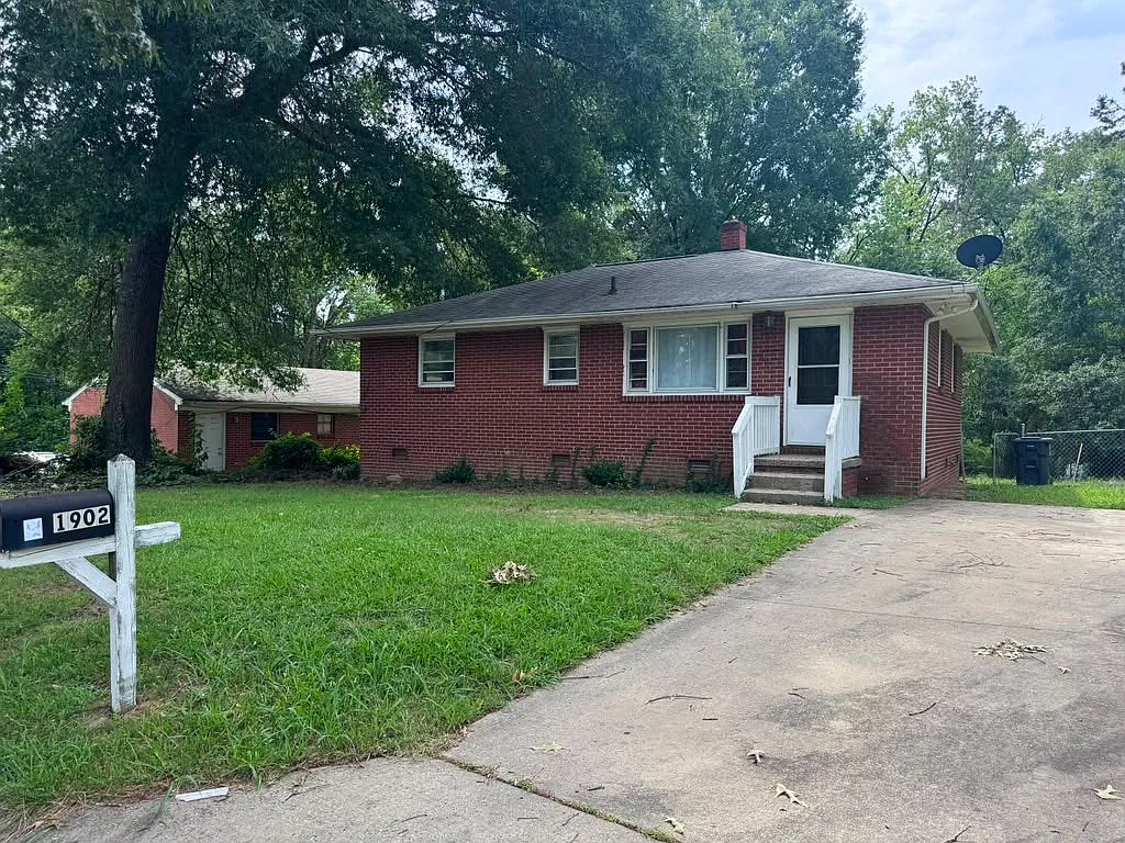 1902 Ryan Street — Photo 2