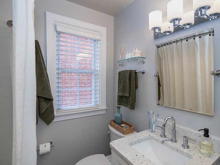 Malvern Manor Apartments — Photo 10
