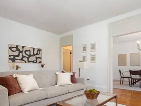 2nd image of 211 W 6th Ave