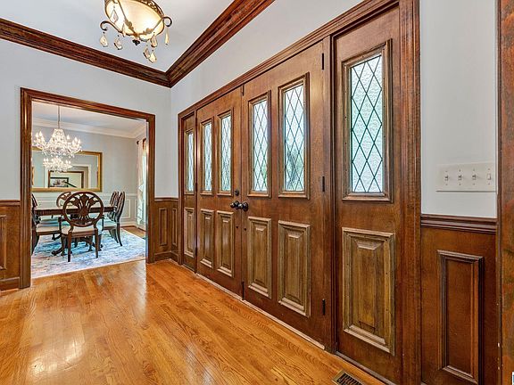 3rd image of 3005 Lenox Cir