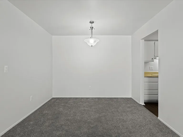 Willow Tree Apartments — Photo 4