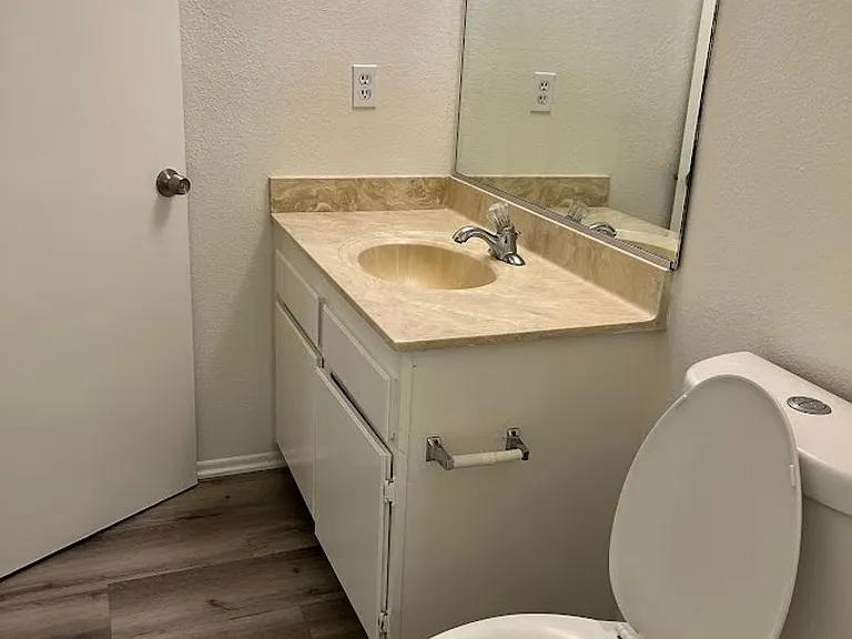 111 S Acacia Ave — Photo 35