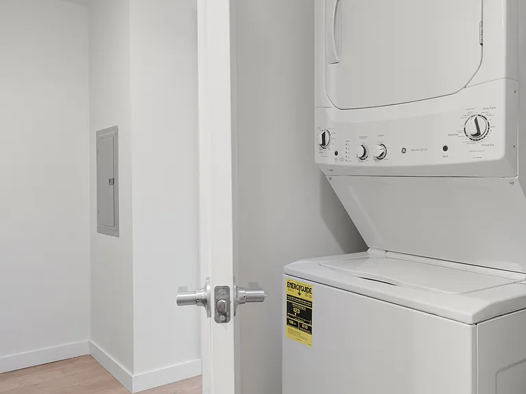 The Warren | Washer & Dryer