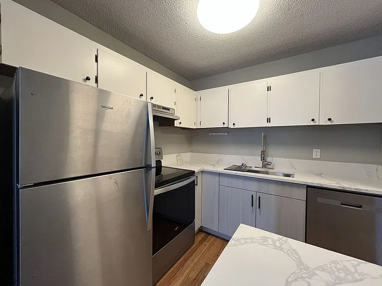 15827 NE Glisan St #12 — Photo 8