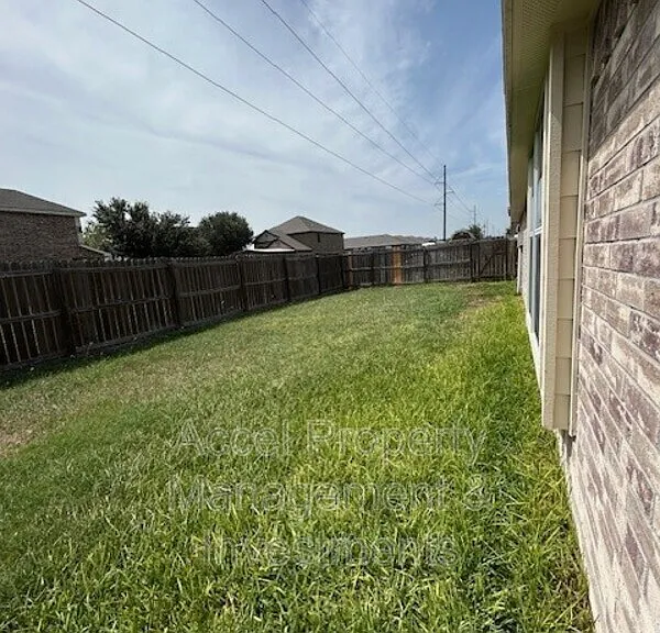 1906 Butkus Dr — Photo 15