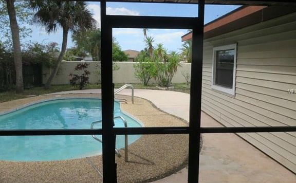 4th image of 1102 N Cypress Point Dr