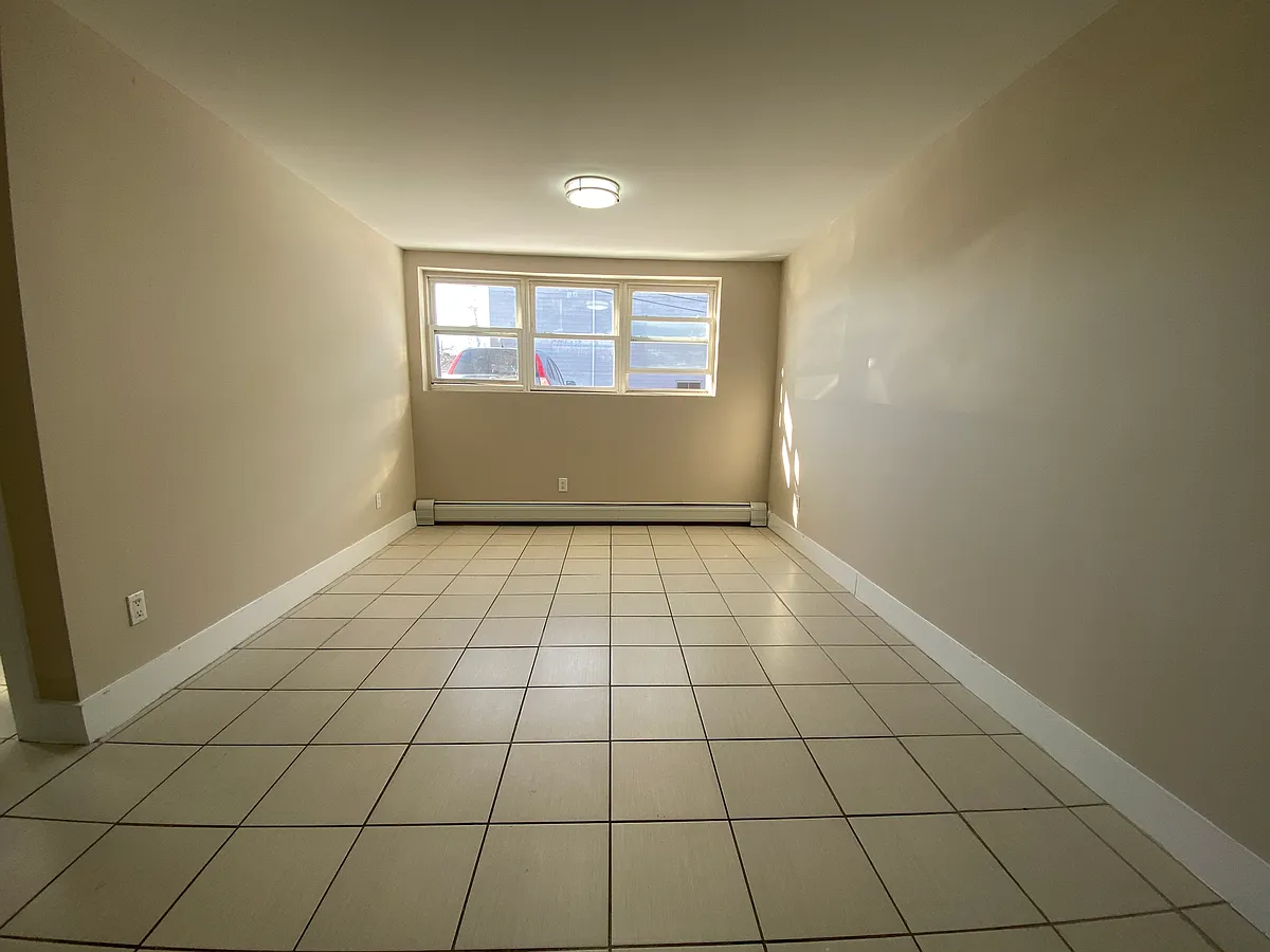 Photo 2 of 8 - 75 1/2 Prince St #B - Elizabeth, NJ Livingroom - 75 1/2 Prince St #B