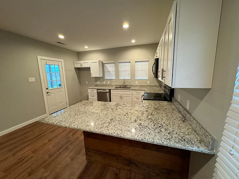 308 Gammill St — Photo 2