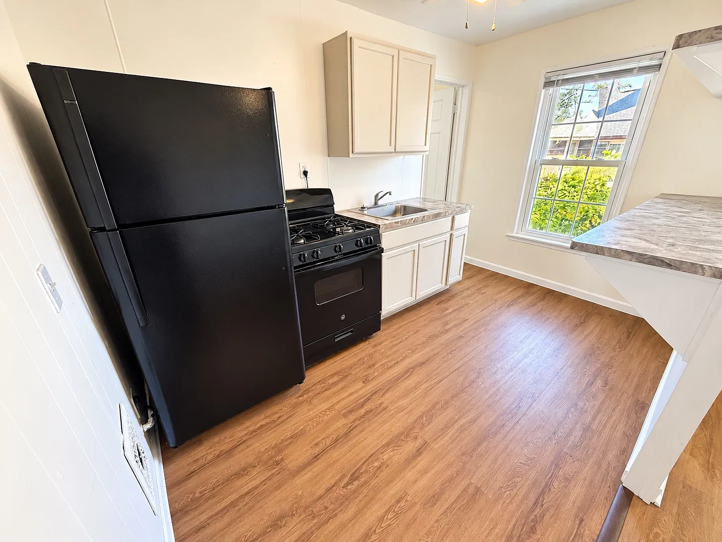 1 bed, 600 sqft, $1,195 — Photo 3