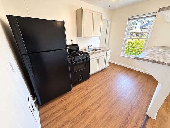 3rd image of 272 Linden St APT 3