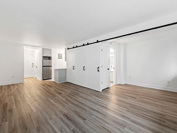 4th image of 330 E 49th St APT 4A